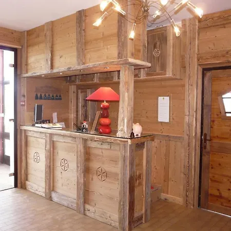 Logis Le Pont De Champ 2*