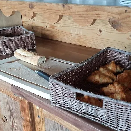 Logis Le Pont De Champ 호텔 Beaucroissant